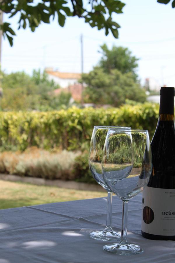 Masia Cal Sisplau: Vineyard Retreat with Pool near Barcelona San Martin Sarroca Exterior photo