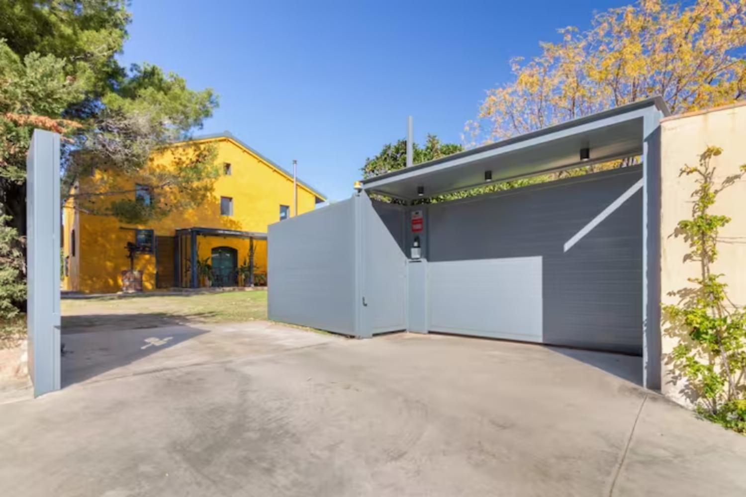Masia Cal Sisplau: Vineyard Retreat with Pool near Barcelona San Martin Sarroca Exterior photo
