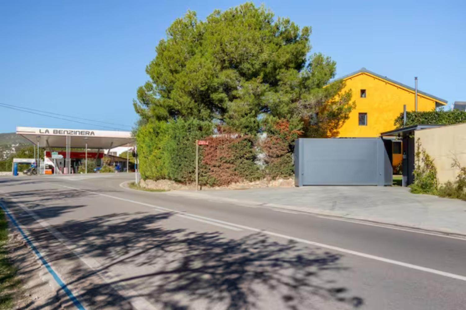 Masia Cal Sisplau: Vineyard Retreat with Pool near Barcelona San Martin Sarroca Exterior photo