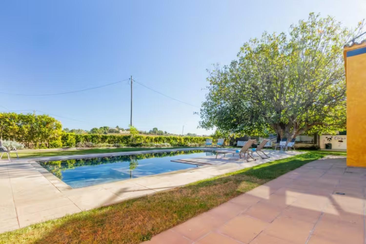 Masia Cal Sisplau: Vineyard Retreat with Pool near Barcelona San Martin Sarroca Exterior photo