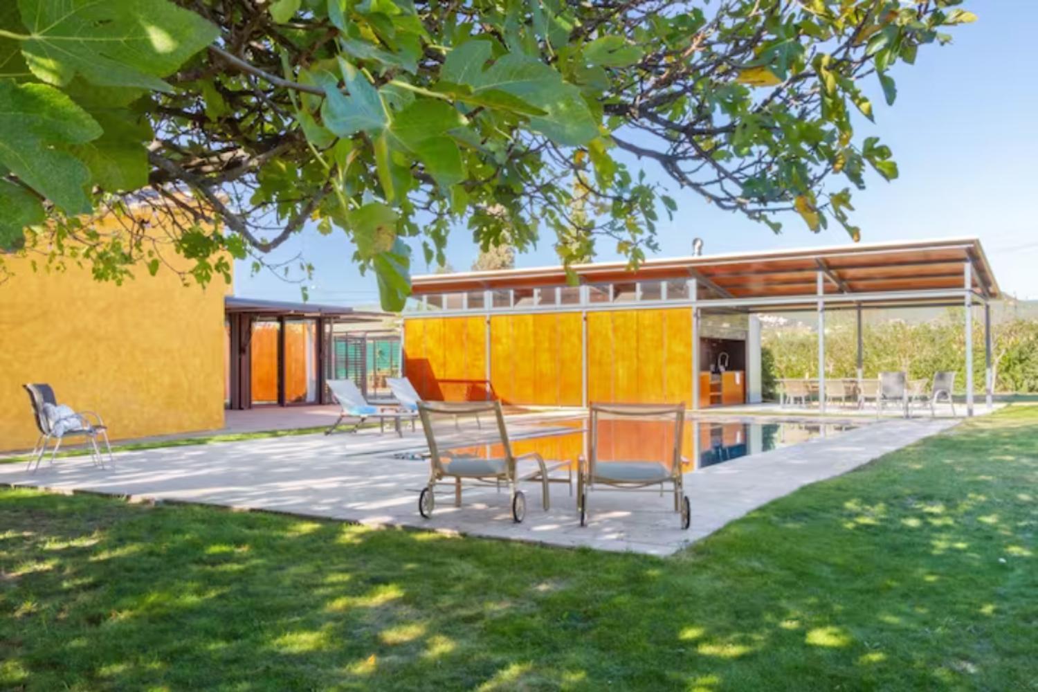 Masia Cal Sisplau: Vineyard Retreat with Pool near Barcelona San Martin Sarroca Exterior photo