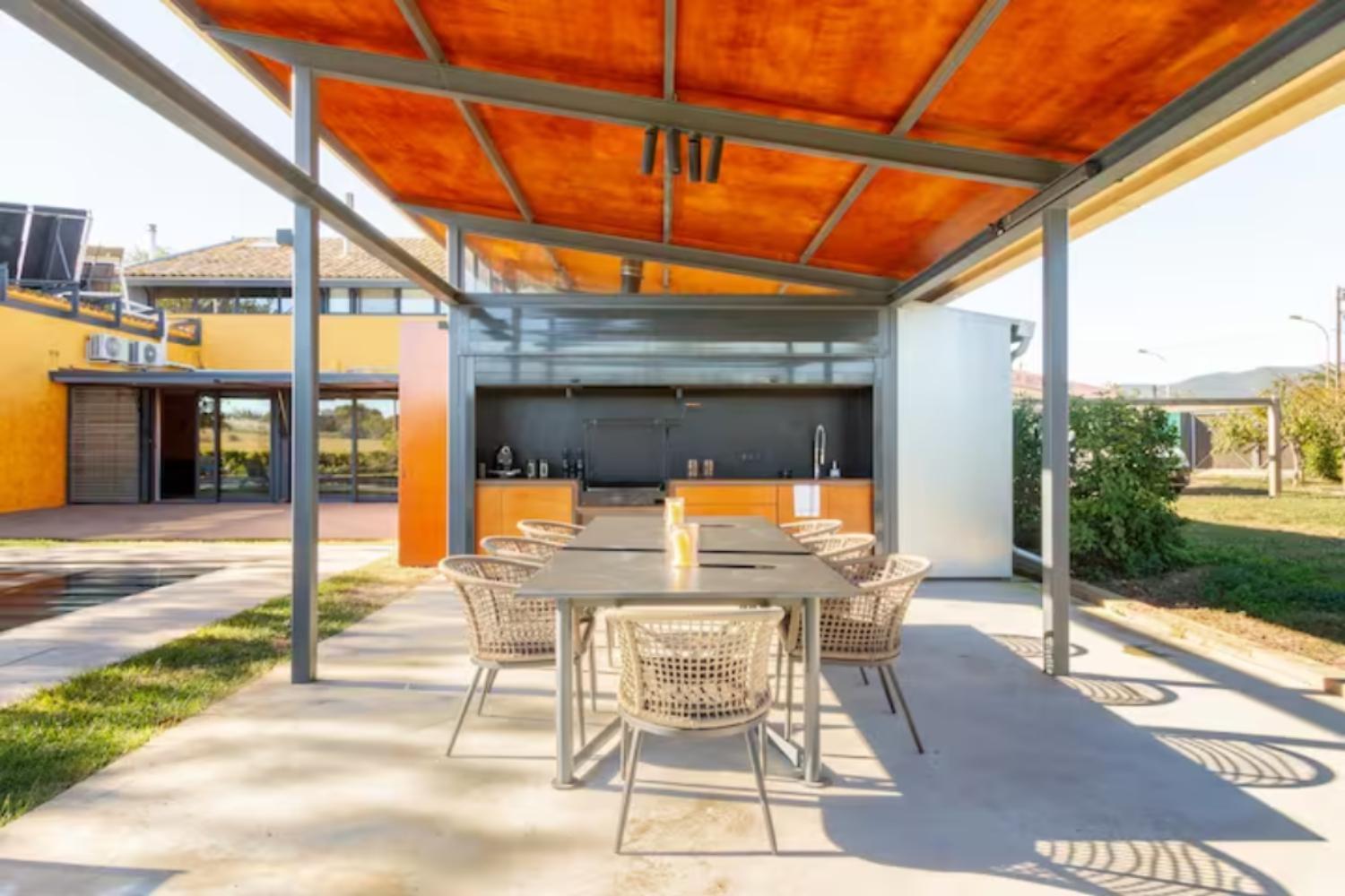 Masia Cal Sisplau: Vineyard Retreat with Pool near Barcelona San Martin Sarroca Exterior photo